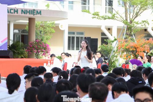 Năm nay, chương trình Tiếp sức mùa thi được triển khai với các hoạt động thiết thực, tiếp cận gần hơn với các bạn học sinh THPT. Trong đó, chương trình Ngày hội “Mind-Care: Trạm tiếp sức tinh thần” được kỳ vọng là người bạn đồng hành hữu ích, mang tới cho học sinh những phương pháp hỗ trợ thiết thực cho mùa thi từ các khách mời, chuyên gia.