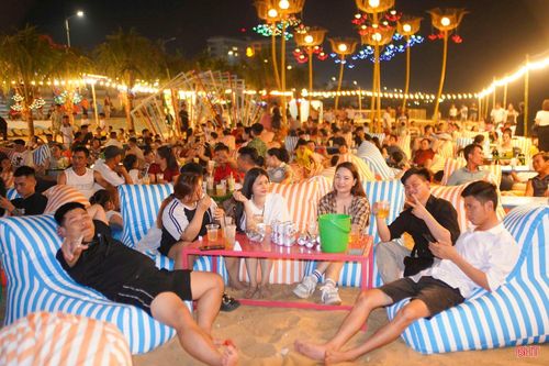 Biển Thiên Cầm tiếp tục khẳng định là điểm đến thu hút đông đảo du khách trong các kỳ nghỉ lễ.