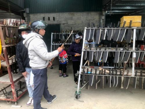 Nghề rèn ở Phúc Sen như biểu tượng cho sức sống mãnh liệt của vùng đất Cao Bằng, nơi thép được thuần phục bởi ý chí và tình yêu nghề cháy bỏng của những nghệ nhân chân chất giữa đại ngàn.