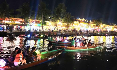 Đà Nẵng thu hút lượng lớn du khách trong và ngoài nước dịp lễ 30/4 và 1/5. Ảnh: NGỌC HÀ