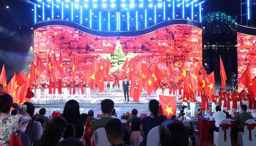 Gala Tổ quốc bình yên trở thành điểm nhấn văn hóa tại thành phố bên sông Hàn dịp lễ 30/4 và 1/5. Ảnh: NGỌC HÀ