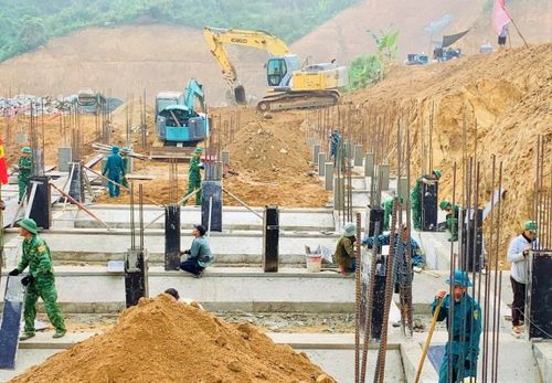Các đơn vị đẩy nhanh tiến độ xây dựng công trình, đảm bảo hoàn thiện trước thềm năm học mới 2026 - 2027. Ảnh: ĐĂNG NGUYÊN