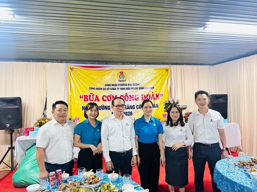 Công đoàn phường Hòa Cường phối hợp với Công đoàn cơ sở Công ty TNHH Đầu tư Xây dựng Dacinco tổ chức chương trình “Bữa cơm Công đoàn”. Ảnh: P.A