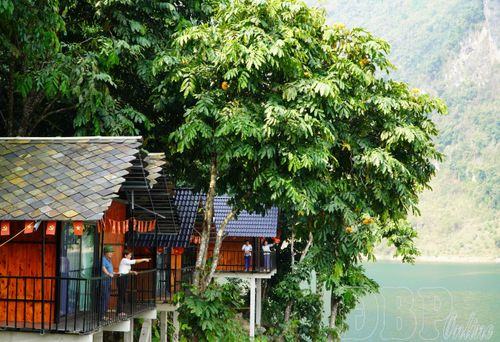 Với sự kết nối, nhiều địa phương trên địa bàn tỉnh có cơ hội phát triển du lịch. Trong ảnh: Điểm du lịch sinh thái xã Tủa Thàng thu hút du khách.