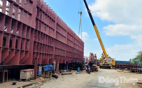 Hiện các nhà máy đóng tàu trên địa bàn tỉnh đang hoạt động gần như hết công suất.