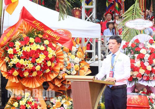 Lãnh đạo phường Tiên Sơn phát biểu khai mạc lễ hội Chùa Long Đọi Sơn 2026.
