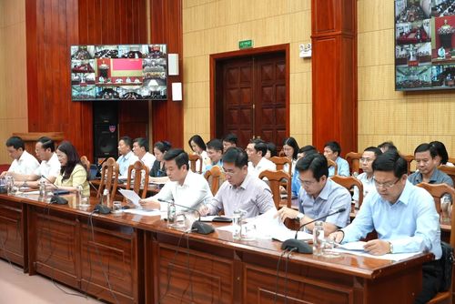 Các đại biểu tham dự phiên họp - Ảnh: T.Đ
