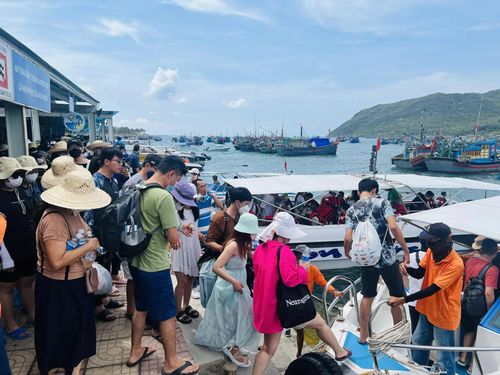 Tour biển bảo luôn thu hút đông khách nội địa tham quan khám phá