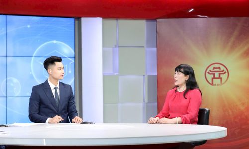 Nhà giáo Nguyễn Bội Quỳnh, Hiệu trưởng trường THPT Việt Đức, phường Cửa Nam, Hà Nội trao đổi tại chương trình. Ảnh: Thanh Hải