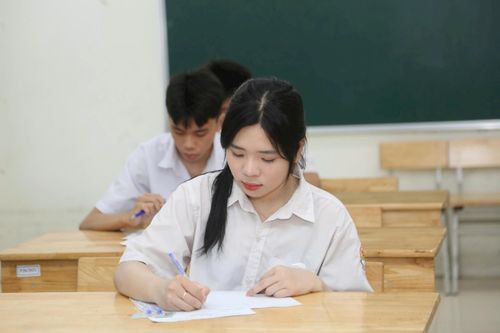 Thí sinh tham dự kỳ thi Kỳ thi tốt nghiệp trung học phổ thông năm 2025 tại Hà Nội. Ảnh: Phạm Hùng