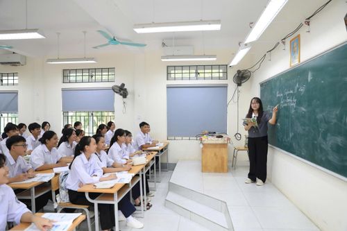 Học sinh khối 12 Trường THPT Tự Lập, xã Tiến Thắng Hà Nội trong giờ ôn tập. Ảnh: Phạm Hùng
