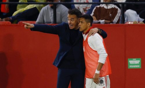 Alexis Sanchez vào sân từ ghế dự bị và tỏa sáng.