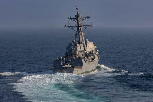  Tàu khu trục mang tên lửa dẫn đường của Mỹ USS Frank E. Petersen Jr. hoạt động trên biển Arab trong khuôn khổ chiến dịch quân sự tại Iran. Ảnh: Hải quân Mỹ. 