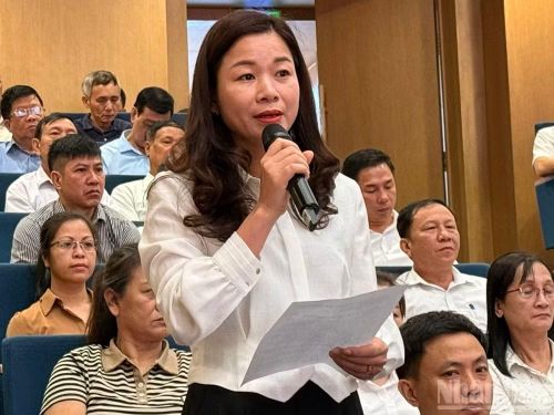 Cử tri tham gia ý kiến với Đoàn đại biểu Quốc hội tỉnh Lào Cai.