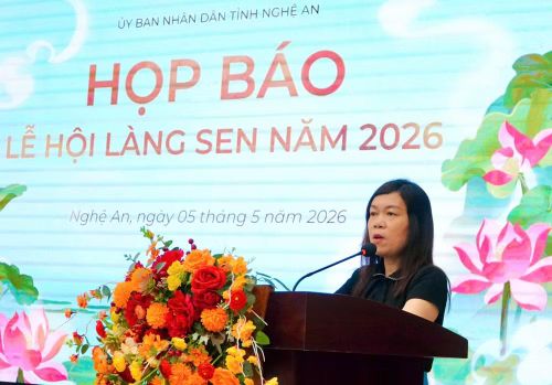Bà Quách Thị Cường, Phó Giám đốc Sở Văn hóa, Thể thao và Du lịch Nghệ An phát biểu tại buổi họp báo.