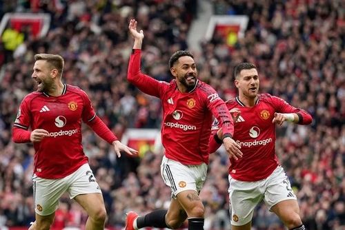 Trở lại Champions League, MU sẽ tiếp cận được nguồn doanh thu khổng lồ. Cụ thể, mỗi đội bóng tham dự vòng đấu chính thức sẽ 18,6 triệu euro từ UEFA. Ảnh: AP.