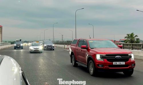 Sau hơn một năm thi công mở rộng lòng đường cao tốc Cao Bồ - Mai Sơn từ 4 lên 6 làn xe, đến ngày 4/5 nhiều đoạn đường được mở rộng đã cho xe lưu thông như ảnh chụp.