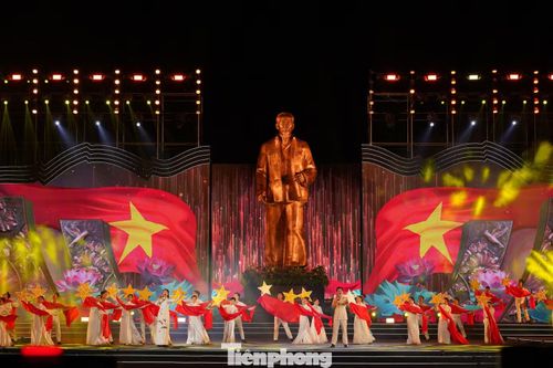 Chương trình nghệ thuật tại buổi Khai mạc Lễ hội Làng Sen 2025.