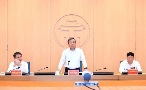 Chủ tịch UBND TP. Hà Nội Vũ Đại Thắng phát biểu chỉ đạo tại cuộc họp.
