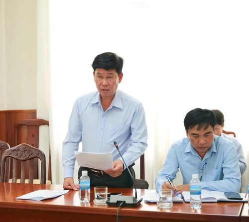 Giám đốc Ban Quản lý Dự án đầu tư xây dựng tỉnh báo cáo tiến độ triển khai.