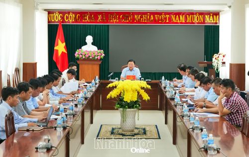 Quang cảnh cuộc họp.