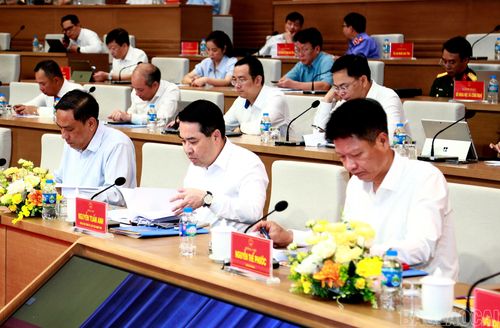 Các đồng chí trong Thường trực Tỉnh ủy dự hội nghị.