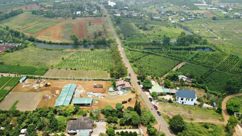 Trên tuyến cao tốc Bảo Lộc - Liên Khương, các đơn vị nhà thầu bố trí 11 điểm triển khai thi công