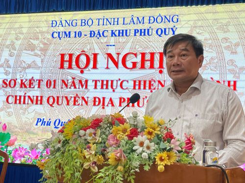 Đồng chí Đỗ Thái Dương, Tỉnh ủy viên, Bí thư Đảng ủy Đặc khu Phú Quý phát biểu tại hội nghị