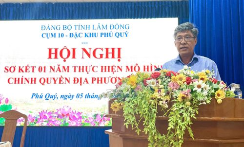 Đồng chí Nguyễn Minh, Tỉnh ủy viên, Phó Chủ tịch UBND tỉnh phát biểu tại hội nghị