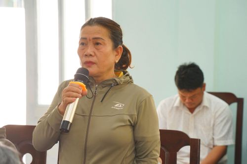 Cử tri thôn Vĩnh Phúc, xã Vĩnh Hảo, tỉnh Lâm Đồng phát biểu tại hội nghị