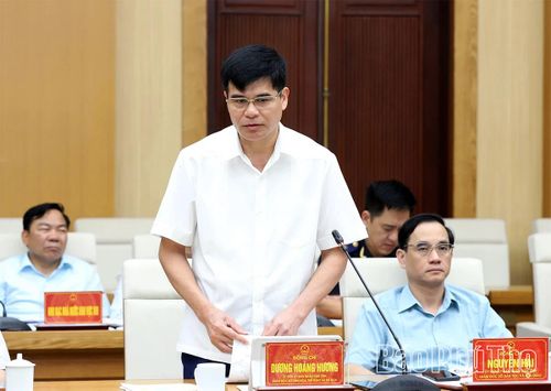 Lãnh đạo các sở, ngành tham luận tại hội nghị.