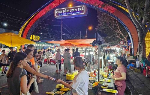 Chợ đêm Sơn Trà về đêm