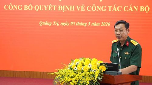 Đồng chí Đại tá Phan Thắng, Chỉ huy trưởng Bộ Chỉ huy Quân sự tỉnh phát biểu nhận nhiệm vụ - Ảnh: Q.V