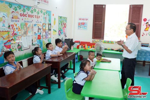 Lớp học trên đảo Sinh Tồn.