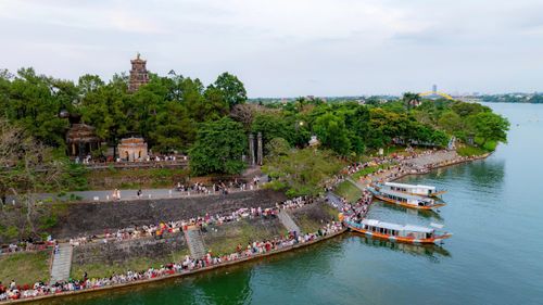Nhiều du khách trong và ngoài nước chọn Huế làm điểm đến lý tưởng.