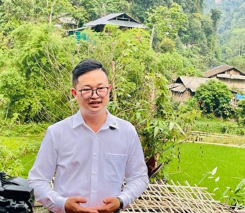 Ông Dương Quang Đạt, Phó Chủ tịch UBND xã Ba Bể, tỉnh Thái Nguyên đánh giá: Mặc dù có những lợi thế do thiên nhiên ban tặng; tuy nhiên, nhìn từ thực tiễn, du lịch Ba Bể vẫn đang trong quá trình "đánh thức" tiềm năng.