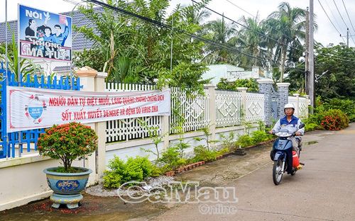 Trụ sở ấp Nhà Lầu 1, xã Ninh Thạnh Lợi A tuyên truyền người dân trên địa bàn nói không với ma túy.