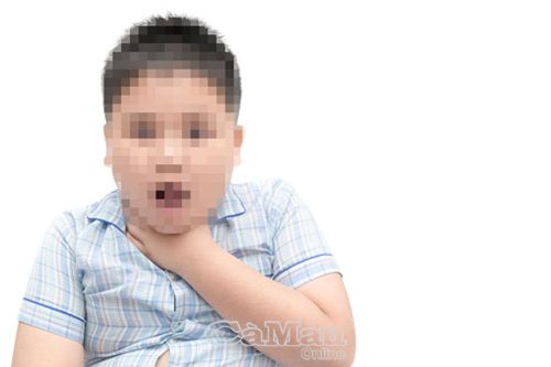 Ho kéo dài khiến trẻ mệt mỏi, nôn, gây khó thở.