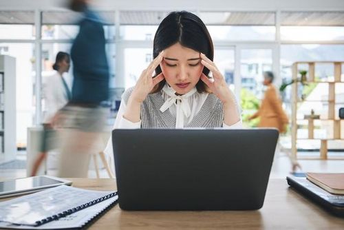 Vô vàn nguyên nhân gây stress: deadline giữa năm, áp lực KPI, chi tiêu tăng và bài toán cân bằng công việc với gia đình….