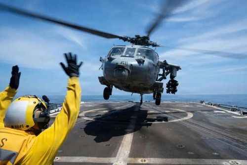 Trực thăng MH-60S Seahawk của Hải quân Mỹ, được trang bị tên lửa Hellfire. (Nguồn: CENTCOM)