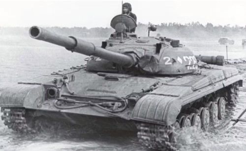 Sau khi Liên Xô tan rã, phần lớn xe tăng chủ lực T-64 được chuyển giao cho Ukraine và tiếp tục được nâng cấp, sử dụng trong các xung đột hiện đại.