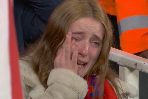  Trên khán đài, nhiều CĐV Atletico bật khóc từ khi trận đấu còn chưa kết thúc. Đoàn quân của HLV Diego Simeone chưa có thêm danh hiệu nào kể từ năm 2021. 
