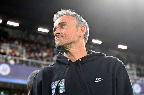 Luis Enrique biến PSG thành tập thể đáng sợ. 