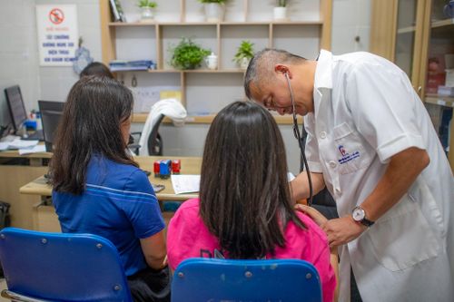 Mục tiêu cụ thể là đến hết năm 2026, toàn dân được khám sức khỏe định kỳ hoặc sàng lọc miễn phí và có sổ sức khỏe điện tử. Ảnh: Việt Linh.
