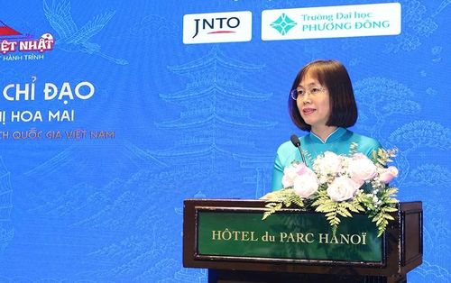 Phó Cục trưởng Cục Du lịch quốc gia Việt Nam Nguyễn Thị Hoa Mai chúc mừng các sinh viên đã có một hành trình ý nghĩa, giàu cảm xúc tại cuộc thi.