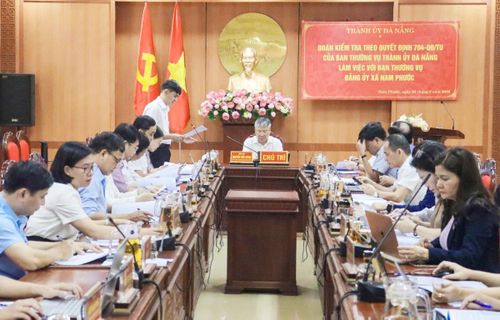 Phó Bí thư Thành ủy, Chủ tịch HĐND thành phố Nguyễn Đức Dũng chủ trì buổi làm việc.