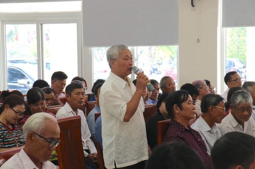 Các cử tri phường Ngũ Hành Sơn phát biểu ý kiến