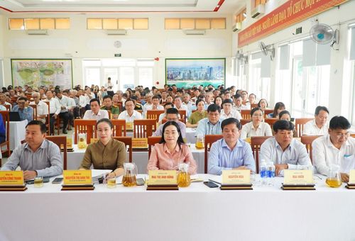 Đại biểu tham dự hội nghị tiếp xúc cử tri