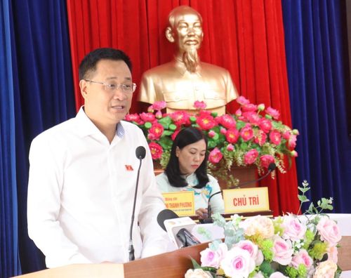 Bí thư Thành ủy, Trưởng Đoàn ĐBQH thành phố Lê Ngọc Quang phát biểu tại buổi tiếp xúc cử tri