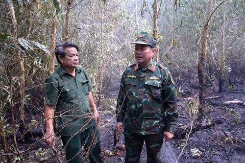 Thiếu tướng Nguyễn Văn Ngành - Chỉ huy trưởng Bộ Chỉ huy quân sự tỉnh An Giang - trực tiếp có mặt tại hiện trường để chỉ đạo công tác chữa cháy, động viên lực lượng tham gia làm nhiệm vụ. Trong đêm 5/5 và rạng sáng 6/5, đám cháy cơ bản được khống chế, nhưng hàng trăm cán bộ, chiến sĩ tiếp tục bám hiện trường, chia thành nhiều tổ khoanh vùng, xử lý các điểm cháy âm ỉ nhằm ngăn nguy cơ bùng phát trở lại.